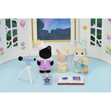EPOCH Sylvanian Families - Erlebniskindergarten Freunde "Übernachtungsparty", Konstruktionsspielzeug 