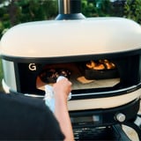 Gozney Pizzaofen Dome Gen 2.0 XL Dual Fuel Bone, 18" beige, für 1 Pizza Ø 45cm, 2 Pizzen Ø 30cm, 3 Pizzen Ø 25cm